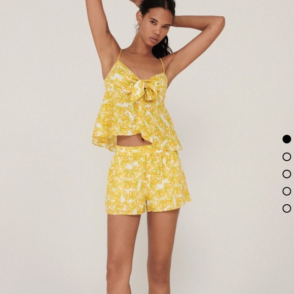 Zara Tops - Zara top strappy flutter top yellow print